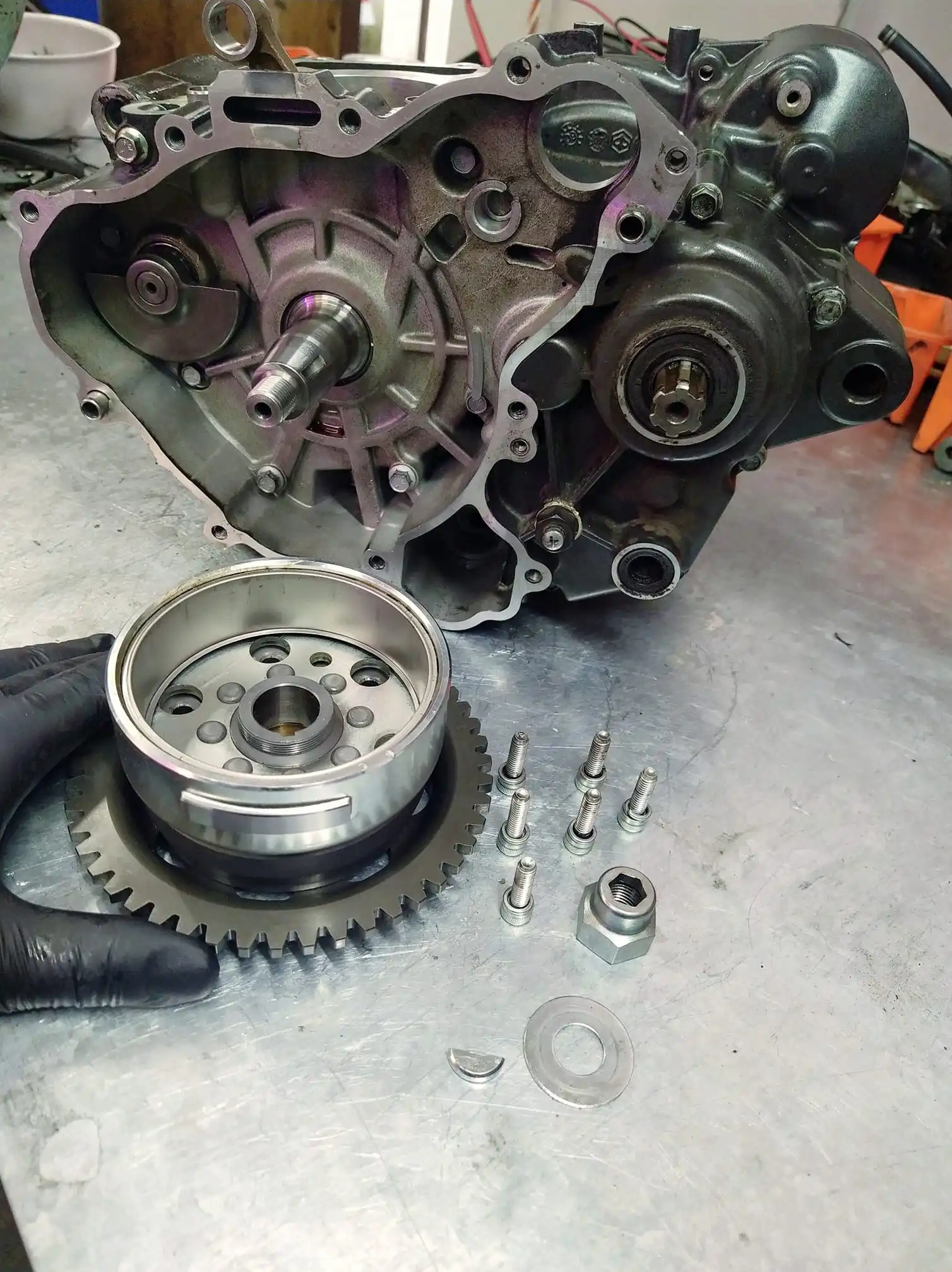 Zespół Kapi Service przy stanowisku serwisowym